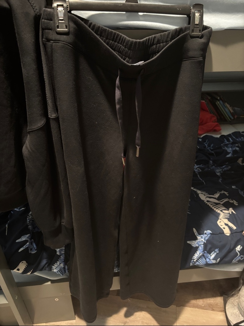 SPANX Set Sweatshirt and Black Wide-Leg Pull-On Trousers - Picture 5 of 6